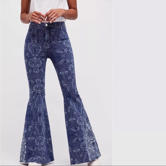 Free People Pants - ❤️💜💙💛 FREE PEOPLE Blue Float On Flare Jeans Embroidered Paisley Jeans Size 28